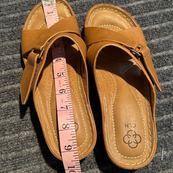 CLN Dominica Women's Slip- on Sandals Size 6 - Picture 11 of 11